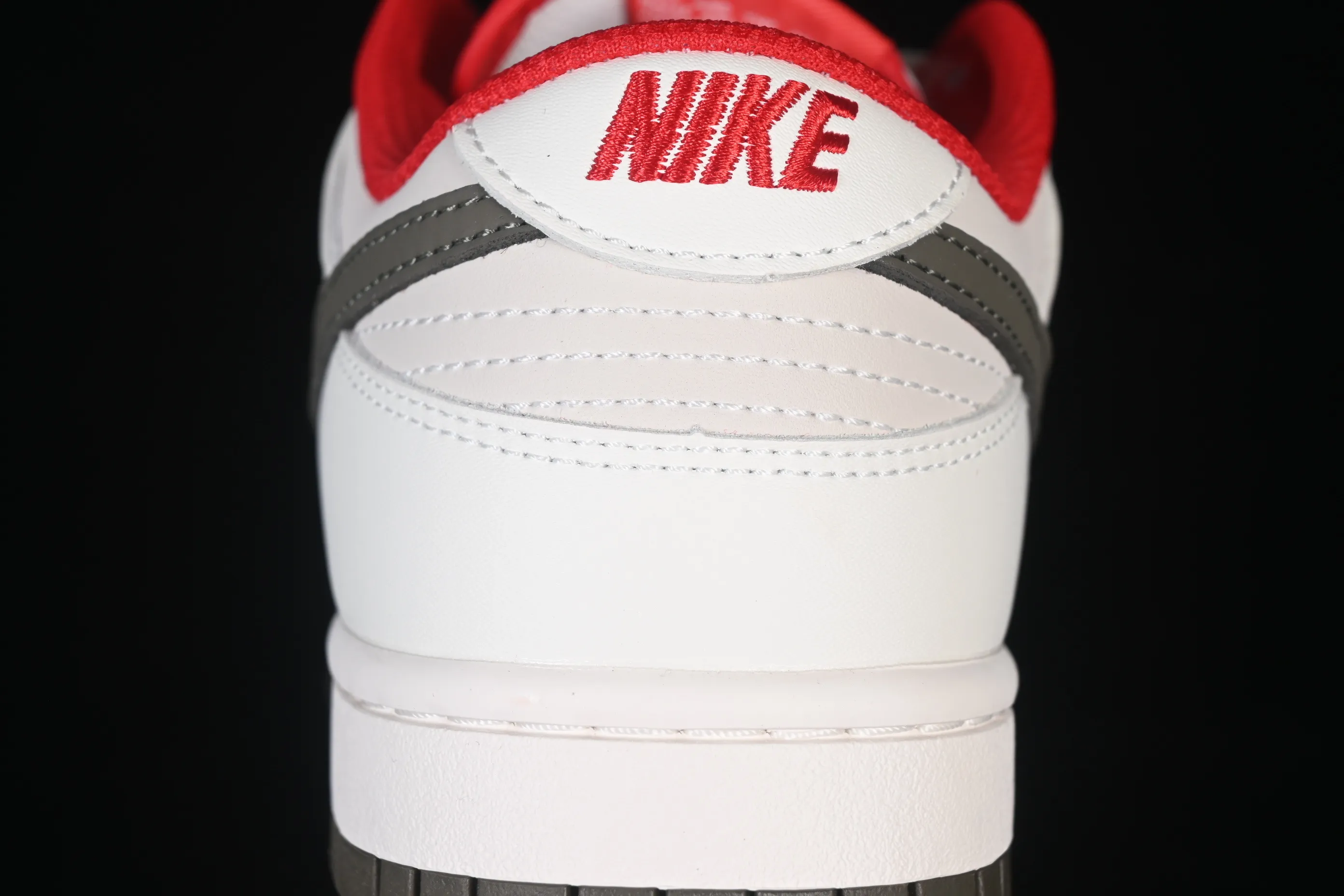 All categories Nk SB Dunk series Nk SB Dunk Low low-top sneakers Nike SB Dunk Low Year of the Horse limited low-top casual sneakers IQ9793-020